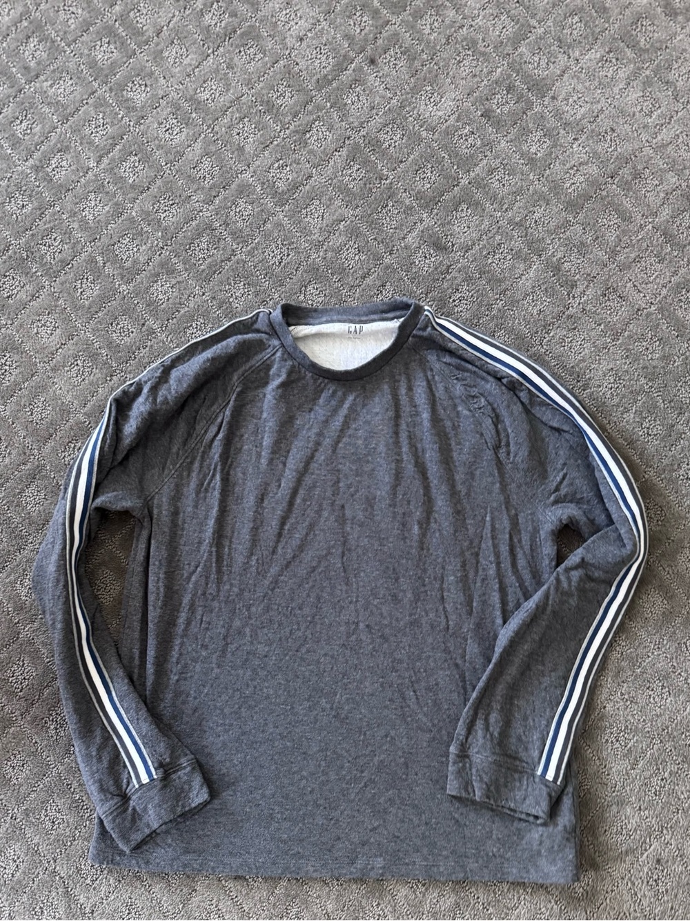 Men's Gap Crewneck Shirt Casual Size L
100% Cotton Stripe Sleeves